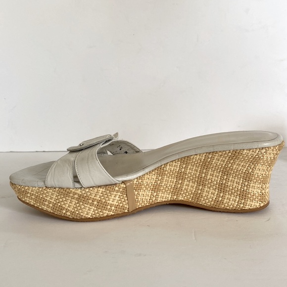 Stuart Weitzman Slide - Picture 2 of 7